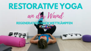 Restorative Yoga an der Wand