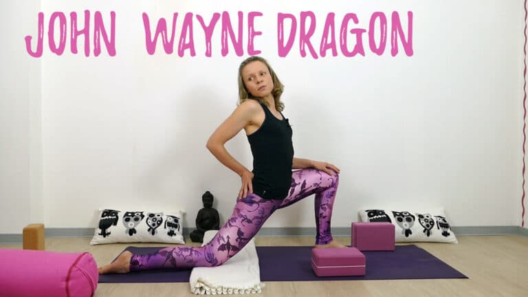 Yin Yoga Drache: John Wayne Drache