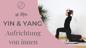 Yin & Yang Yoga – Aufrichtung von innen (Beckenboden) Yin-&-Yang-Yoga-Praxis zur Aufrichtung von innen: kniende Krieger-Position mit Beckenboden-Fokus in ruhiger Studio-Umgebung.