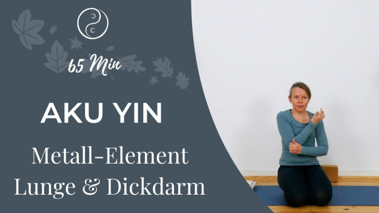 Martina zeigt Akupressur am Arm in einer AkuYin-Yoga-Praxis (65 Min) für das Metall-Element mit Fokus auf Lunge und Dickdarm.